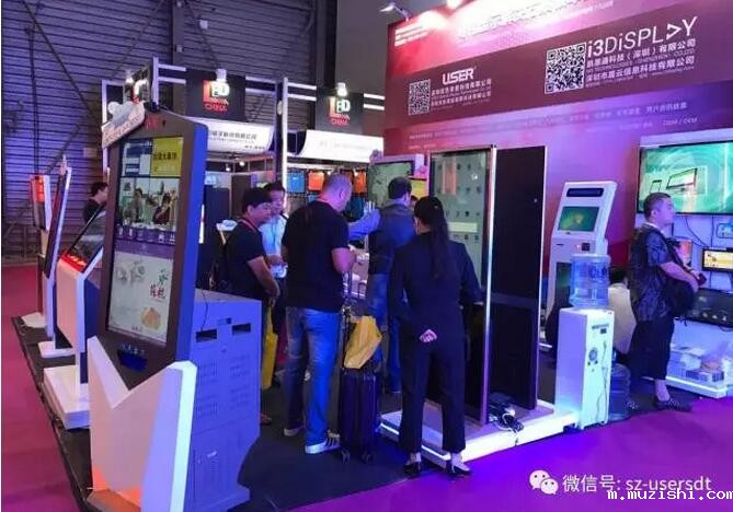 客户参观液晶拼接屏产品 客户参观液晶拼接屏产品