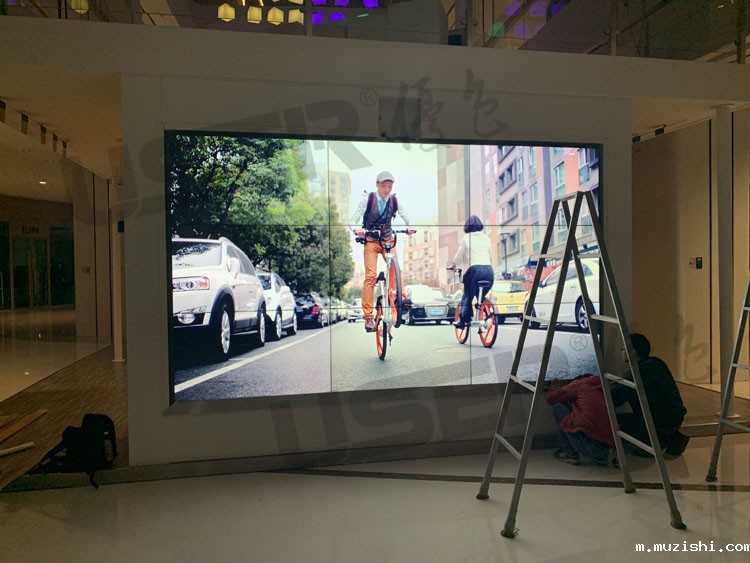 如何解决液晶拼接屏两边出现黑色调不好的办法？