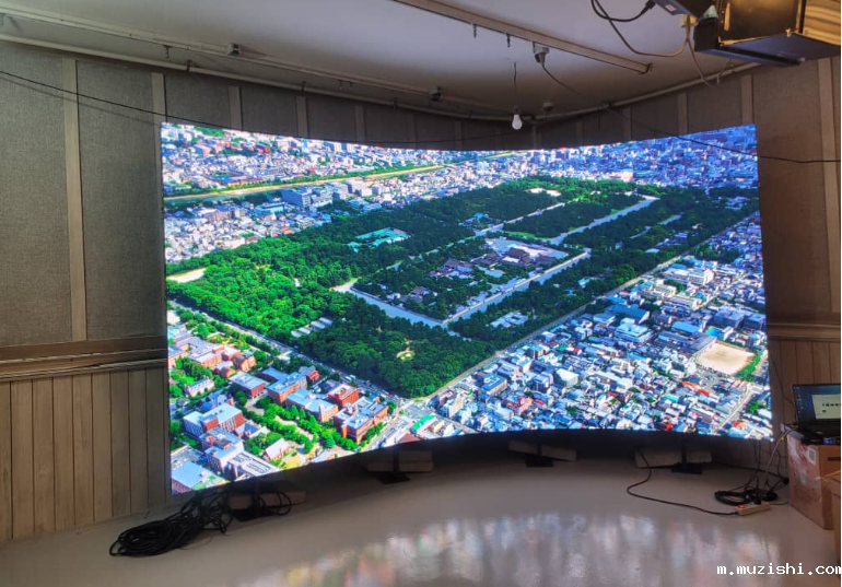 室内P1.95 LED租赁屏 曲面屏 柔性led显示屏.png